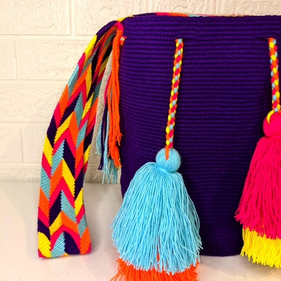 Wayuu Bags/ Handmade Bags/ Purple/Multicolored/ Size L - Picture 5 of 6